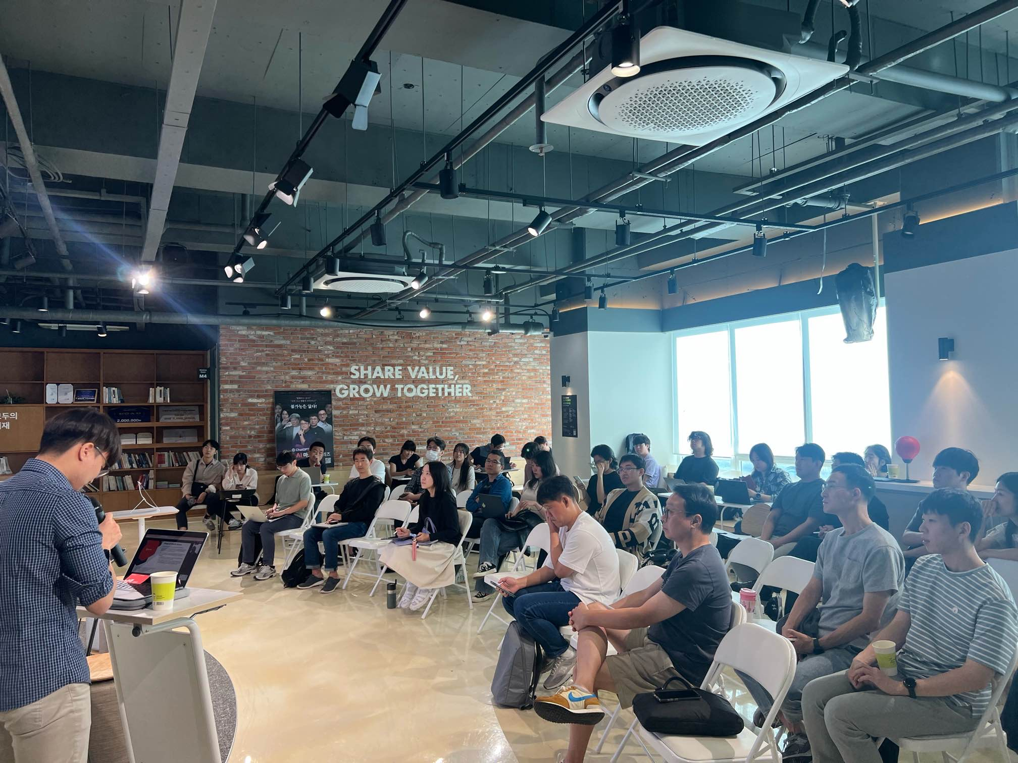 Ultipa Shines at South Korea's Second GUG Seminar - Ultipa Graph